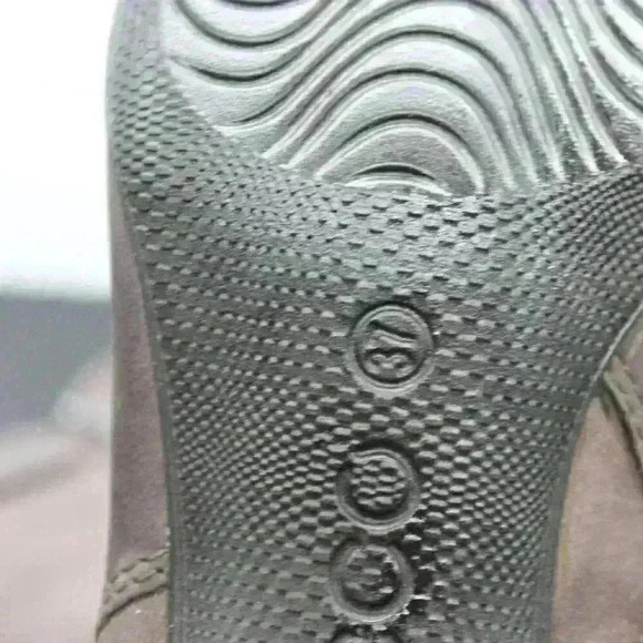 Ecco Women's Taupe Leather Side Zip Up Ankle Boots - Picture 11 of 11